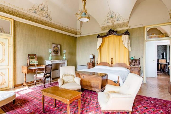 Castello Di Coazzolo Bed and Breakfast Neive Δωμάτιο φωτογραφία