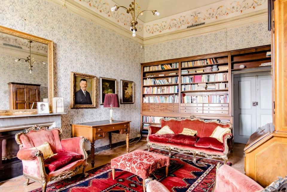 Castello Di Coazzolo Bed and Breakfast Neive Εξωτερικό φωτογραφία