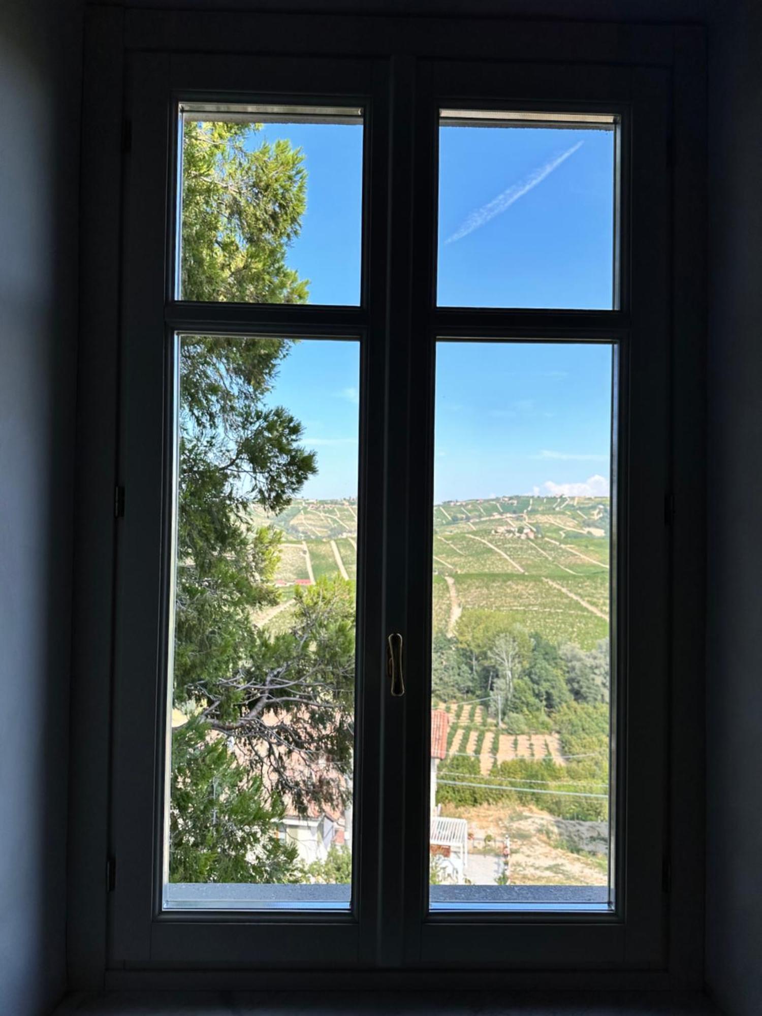 Castello Di Coazzolo Bed and Breakfast Neive Εξωτερικό φωτογραφία