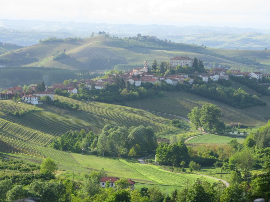 Castello Di Coazzolo Bed and Breakfast Neive Εξωτερικό φωτογραφία