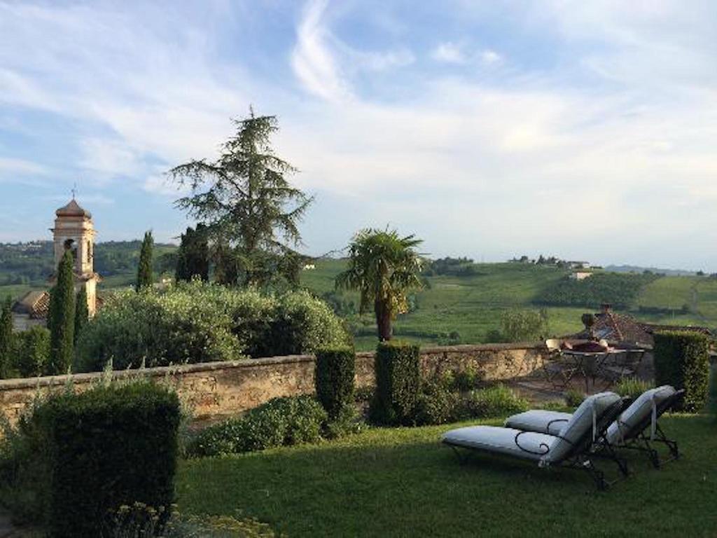 Castello Di Coazzolo Bed and Breakfast Neive Εξωτερικό φωτογραφία